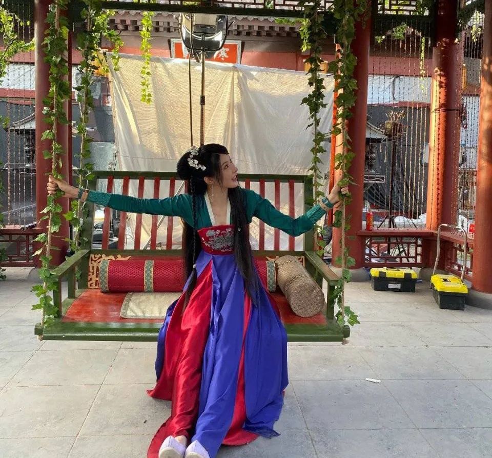 虞书欣雷人造型,虞书欣少女感造型盘点