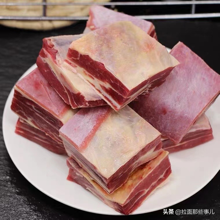 买牛排应该注意什么,牛排为啥有的是白膘有的是黄膘