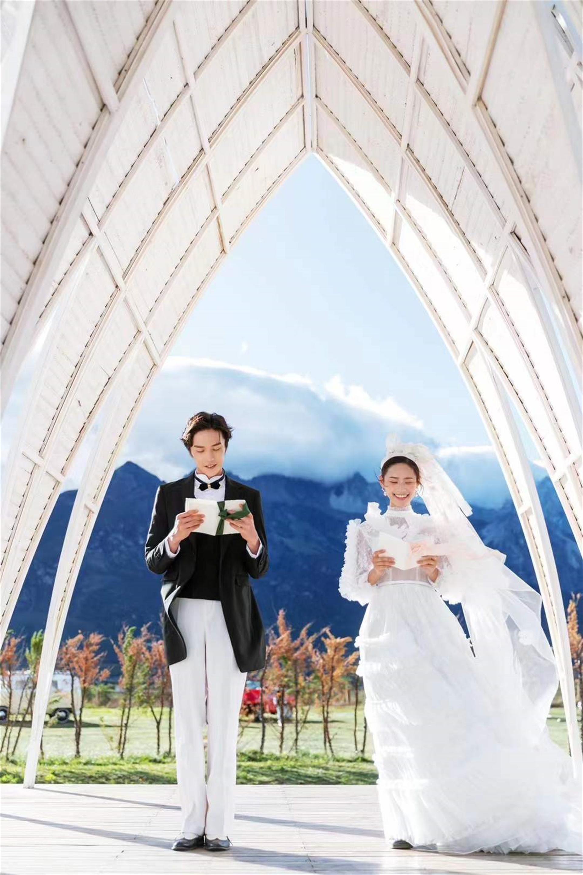 丽江旅拍婚纱照礼服怎么选？选这5种礼服准没错了，高级感拉满