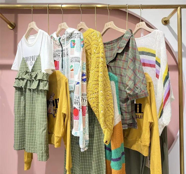 乐町女装2023新款棒球外套,乐町短款连帽女装