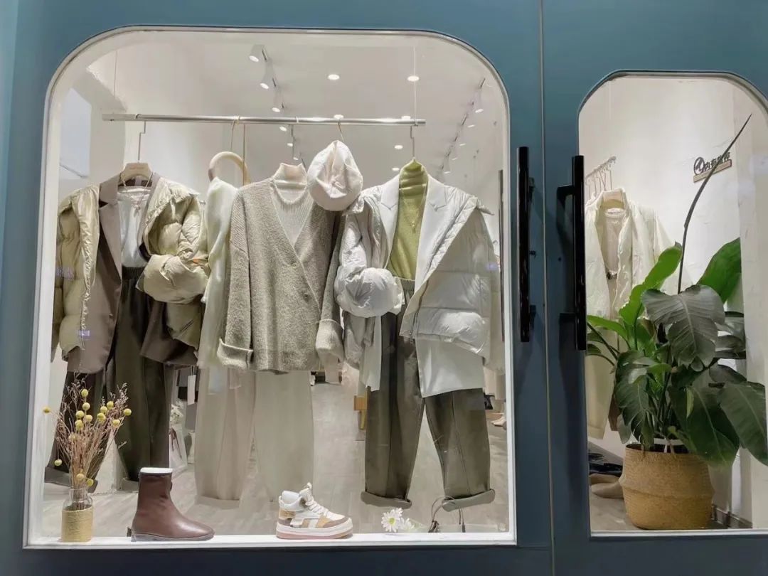 在县城里开服装店加奶茶店,线下开服装店营销技巧