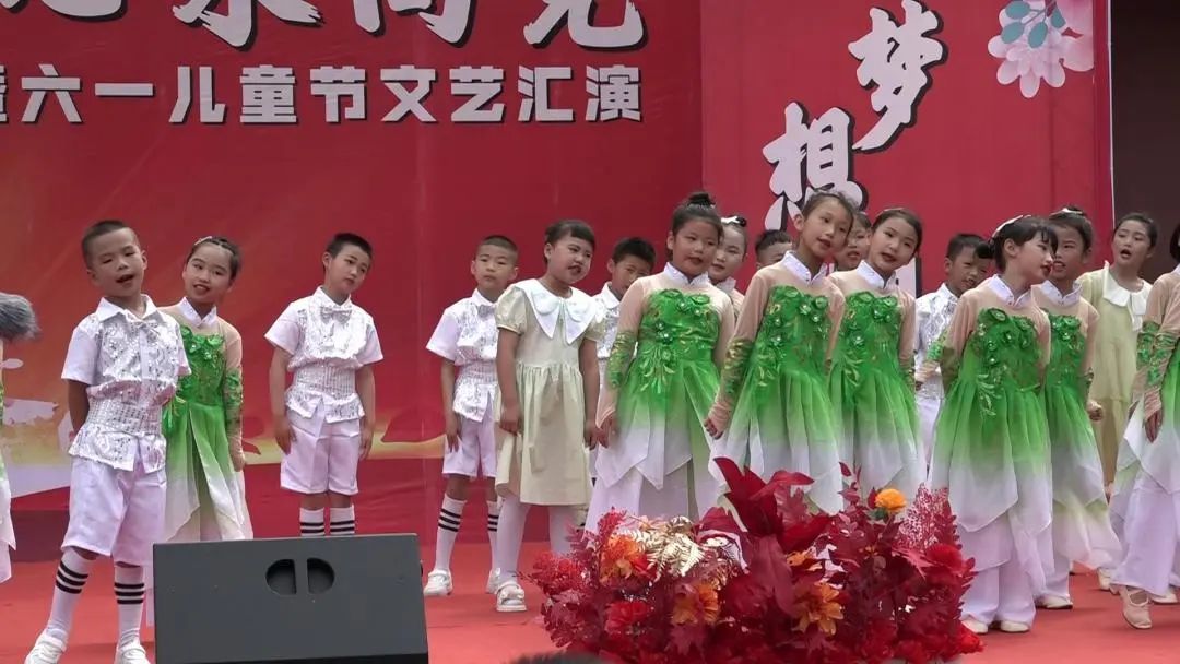 桐梓县学校六一儿童节,萌娃欢乐多幼儿舞蹈