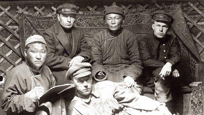 日军兽行照片：当着父亲的面玷污他女儿，临走还残忍割下妻子乳房