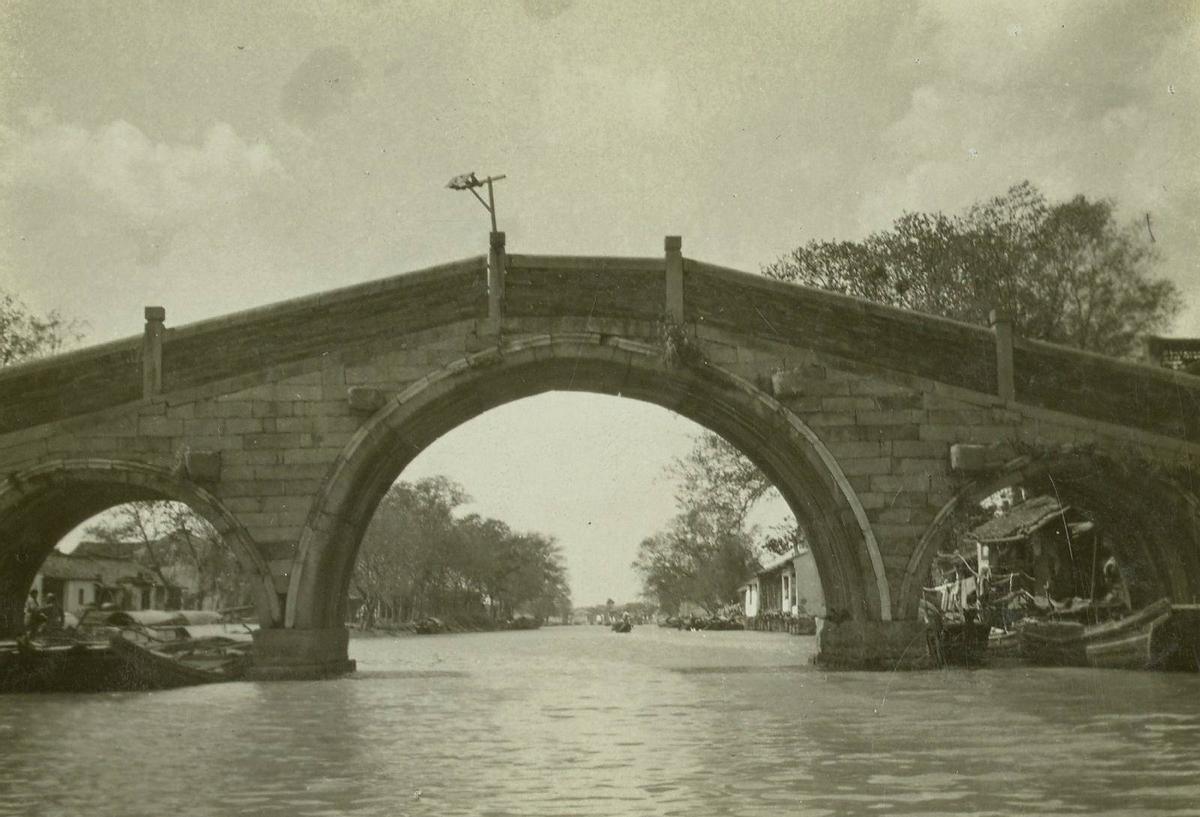 日军日记：*安妇慰**不服从管教，我很愤怒，用*刀刺**插入她的*体下**