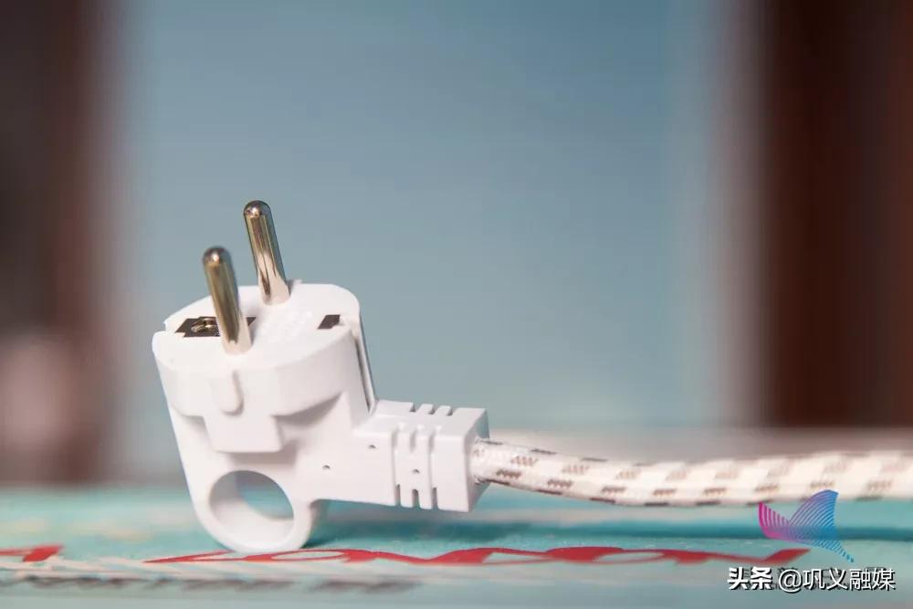 插头两脚和三脚混装,插头两头和三头的区别