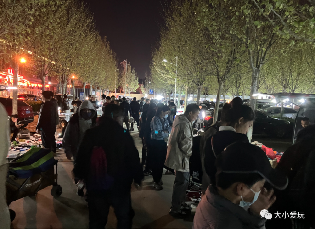 才发现帝都也有不少夜市！第二家刚开就成了网红，就主打一个好逛