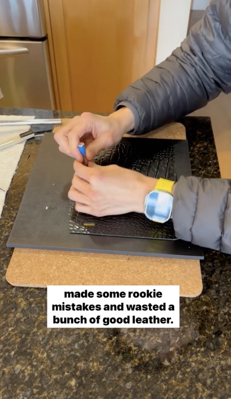 小哥做手工给女朋友送礼物,亚裔小哥自制asmr