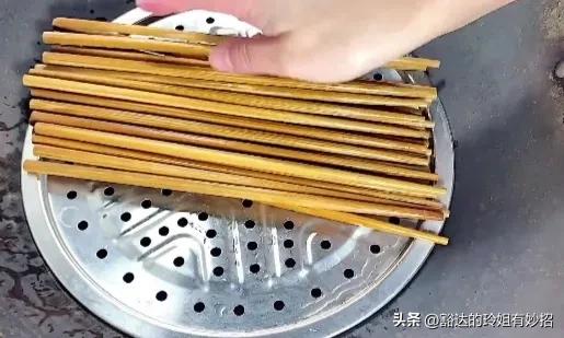 电饭煲加热底盘怎么清理污垢,电饭煲内胆底部的污垢怎么去除