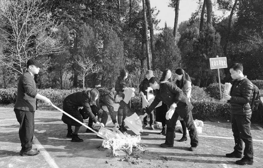 18岁民警因公殉职现场,党十八大以来因公牺牲民警