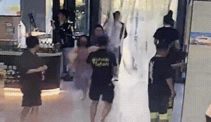 三大质疑戳中要害！天大扣饭女大学生罪有应得，她早已忍受不了！