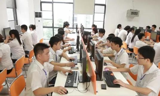 女孩初中毕业学什么有前途,初中毕业学什么职业最有前途