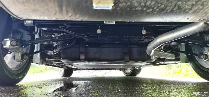 比亚迪汉dm大雨天怎么开安全,比亚迪汉dm-i尊享型夜间行驶