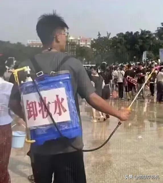 扒衣式泼水节，还能“活”到明年吗？