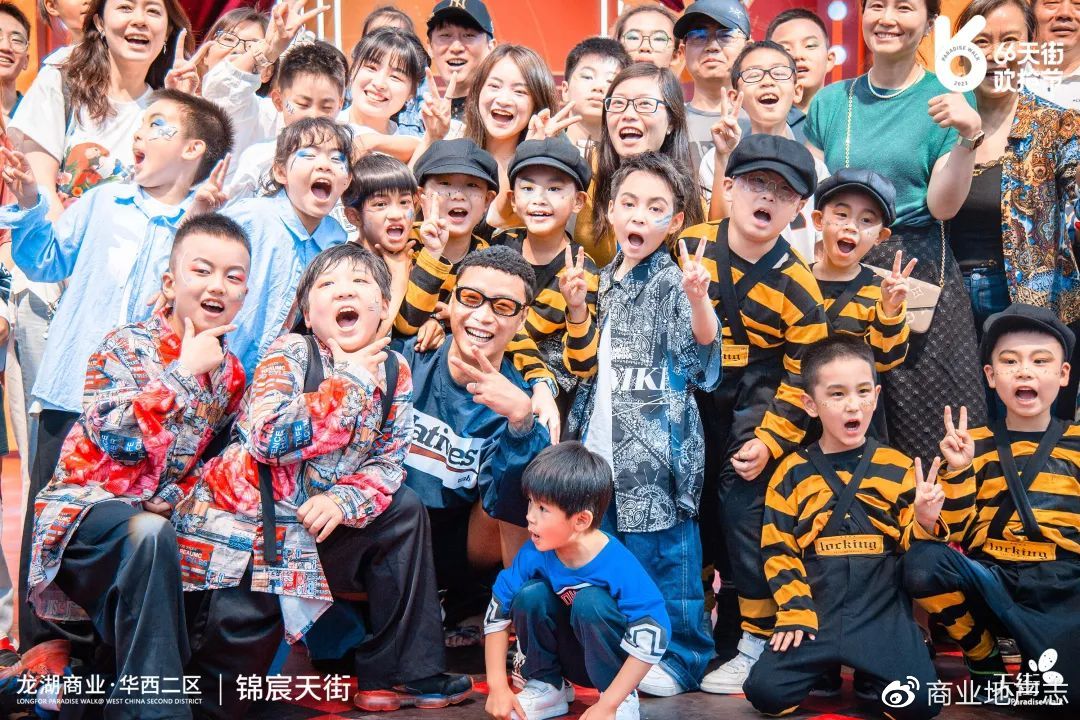 成都凤凰山体育馆v区座位图,成都凤凰山体育场怎么拿亲签