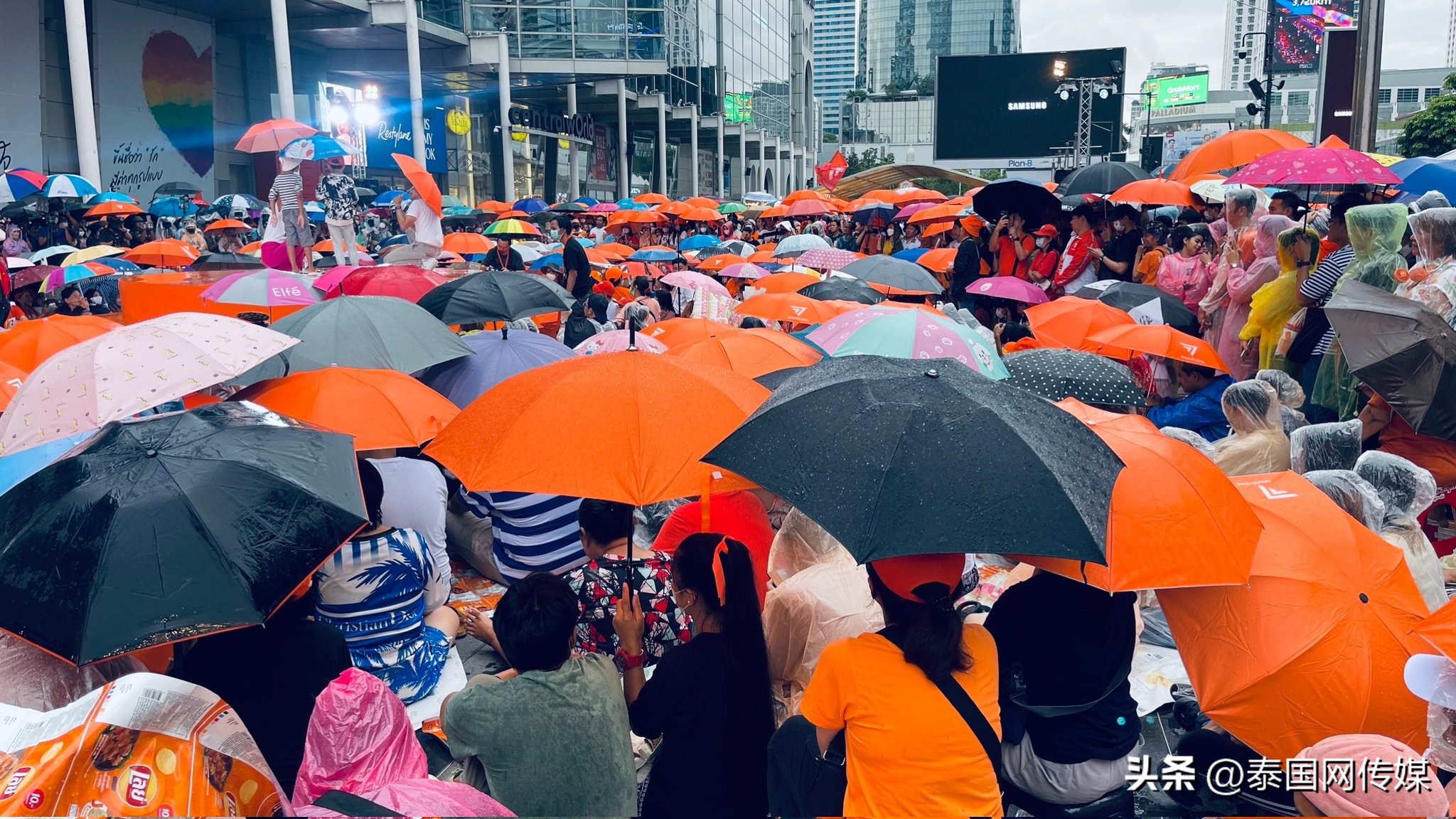 泰国总理投票倒计时3天！前进*党**曼谷演讲人山人海！