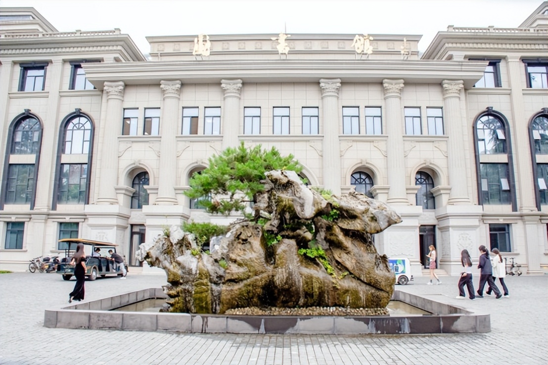 这不是国外，是西安外事学院！
