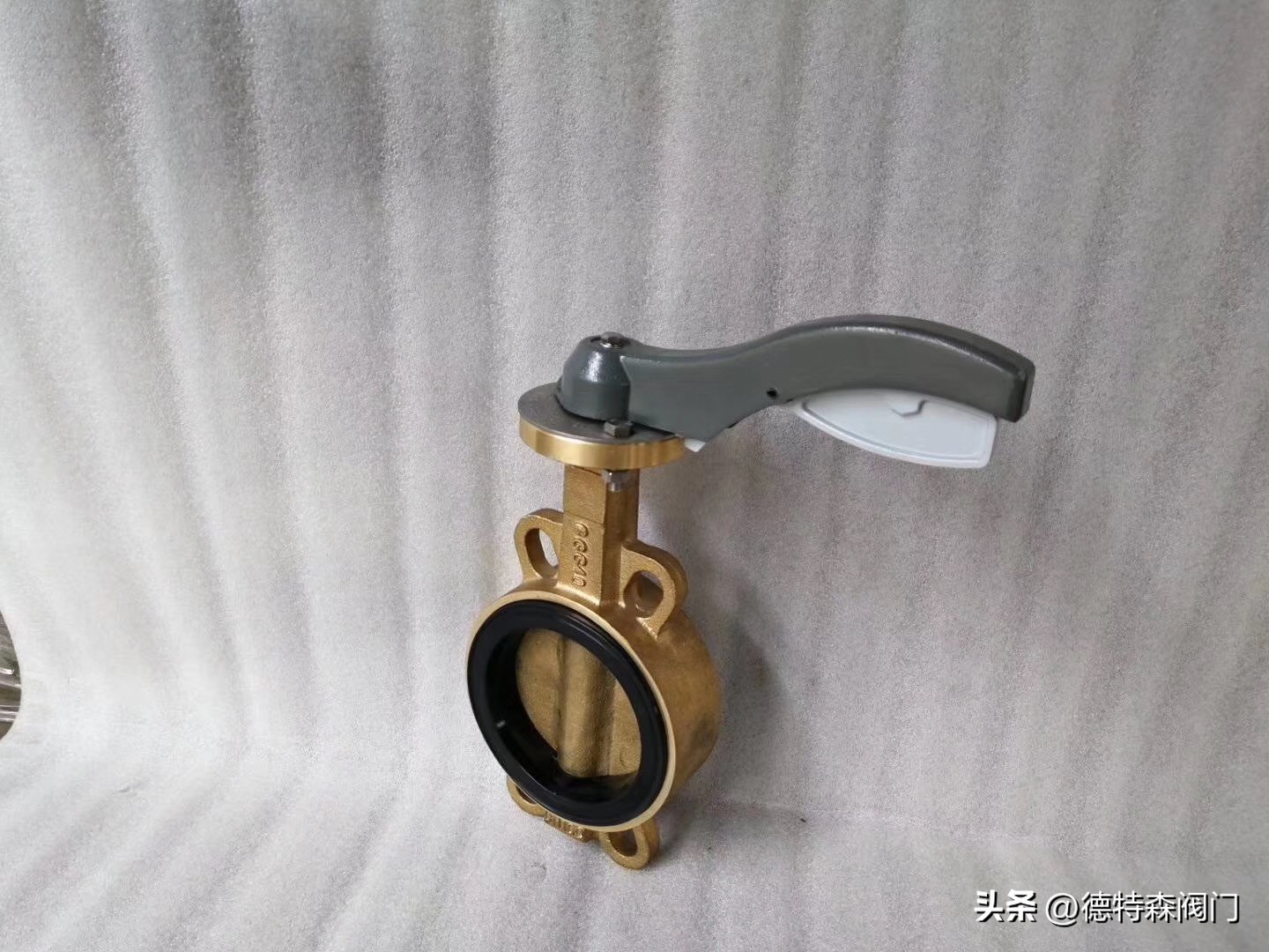 对焊式阀门与承插式阀门型号表示,调节阀对夹式和法兰式的区别