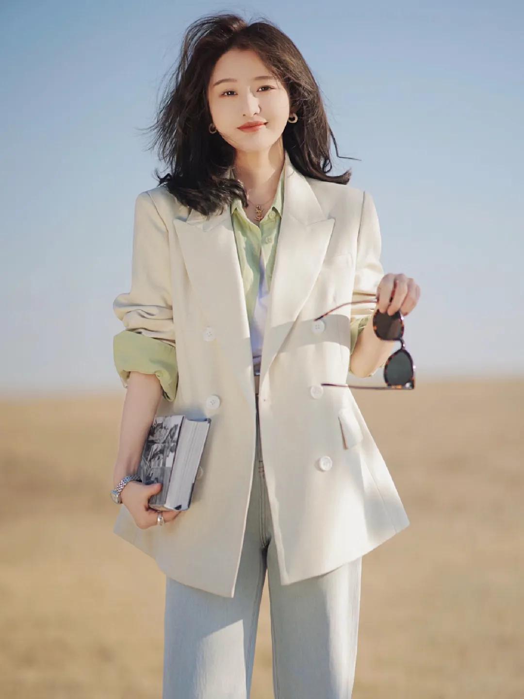 职场短袖西服怎么搭配好看,内搭衬衫搭西服