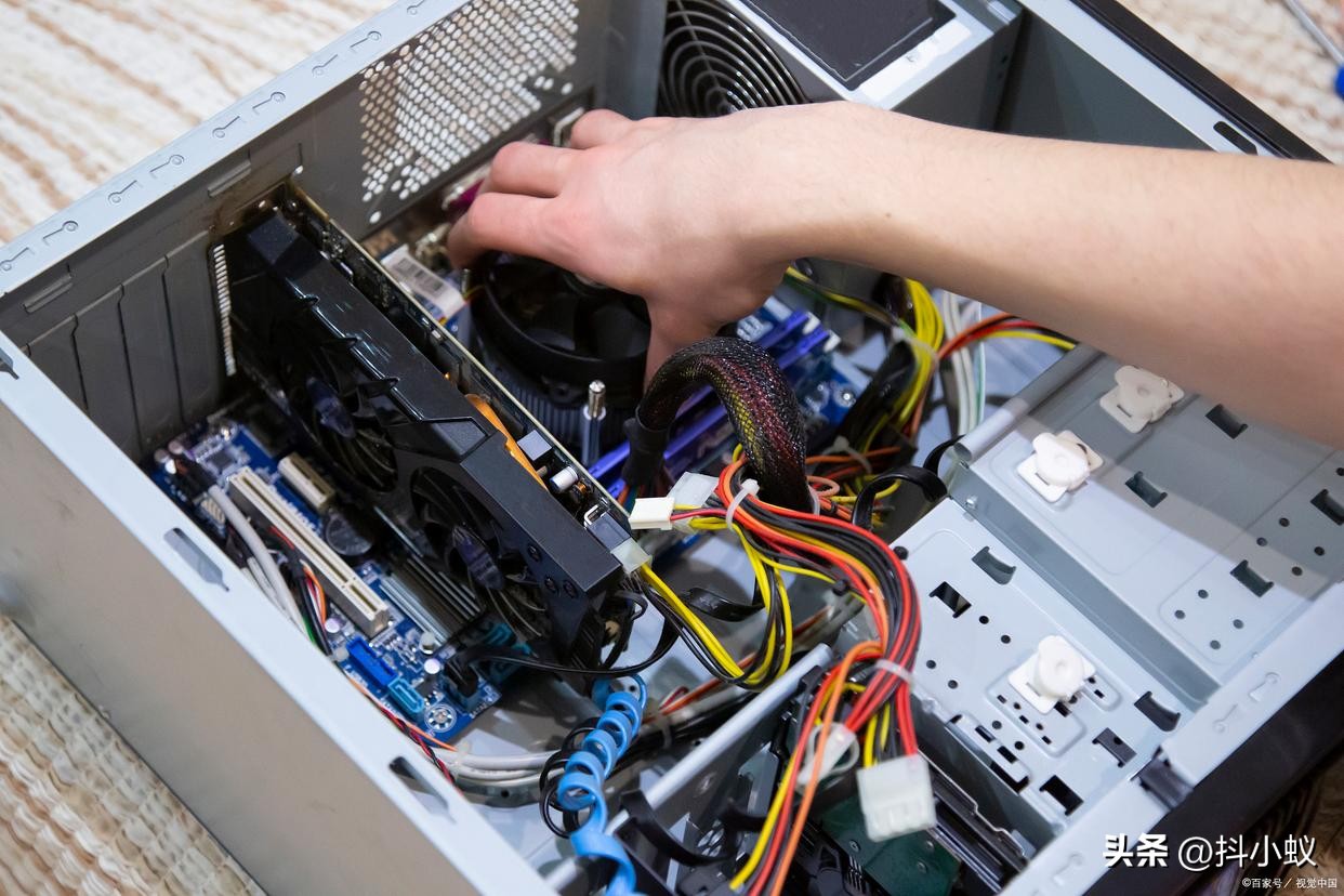 电脑主机怎么组装显示器,电脑主机怎么组装线路美观