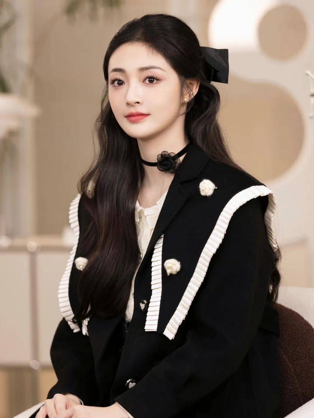 新年流行这4款扎发谁扎谁美,适合直头发的新年扎发