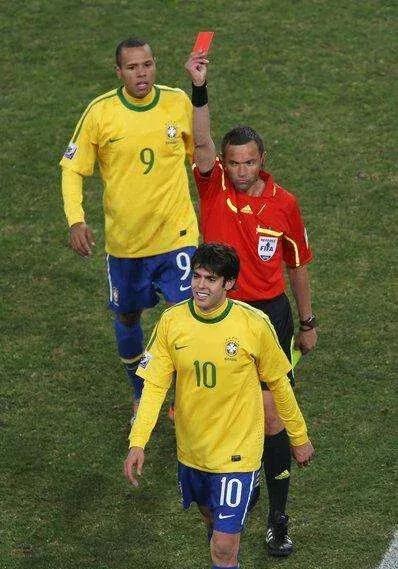 卡卡与科特迪瓦红牌,卡卡红牌罚下是哪次