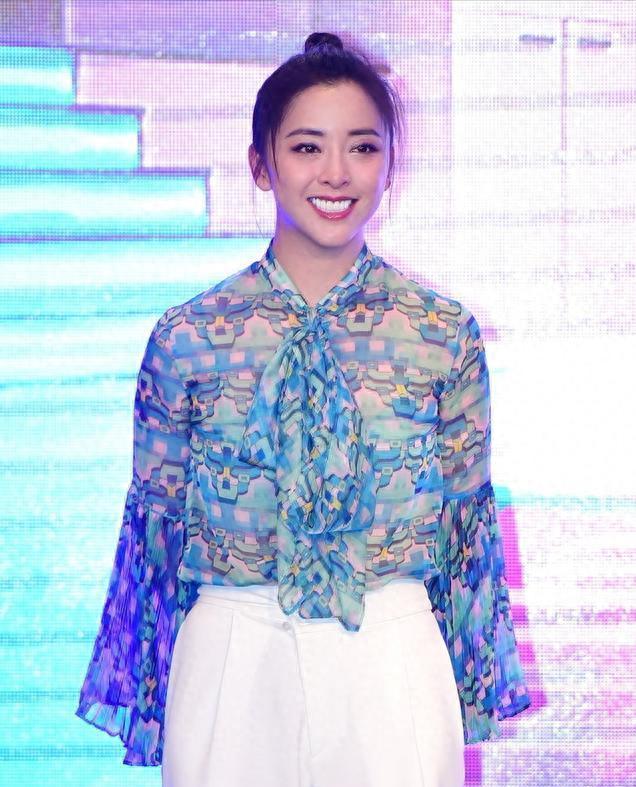 明星烤瓷牙发黑,明星烤瓷牙牙齿磨小后照片