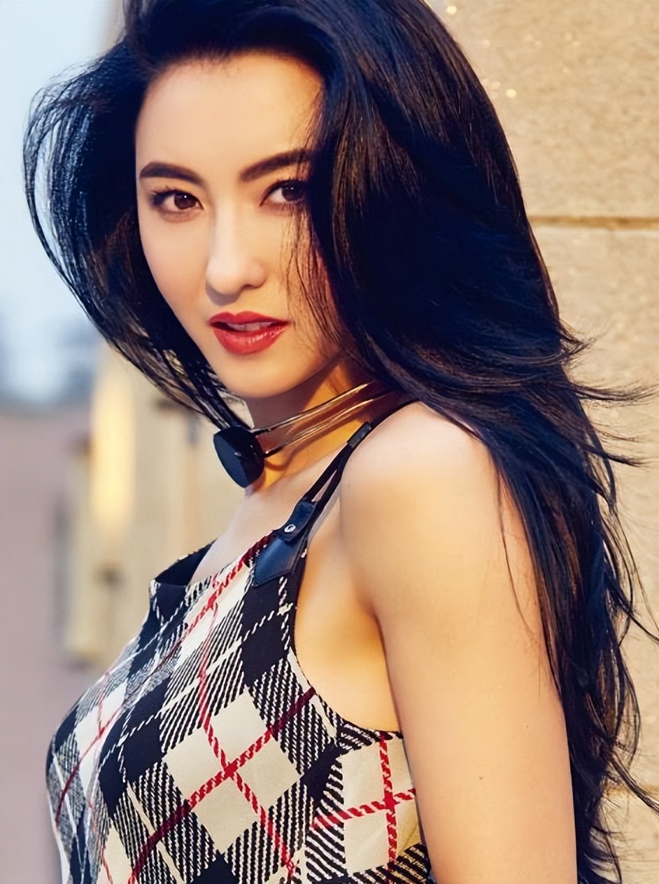 从“女神”到“撒谎精”，名与利再也救不了张柏芝了