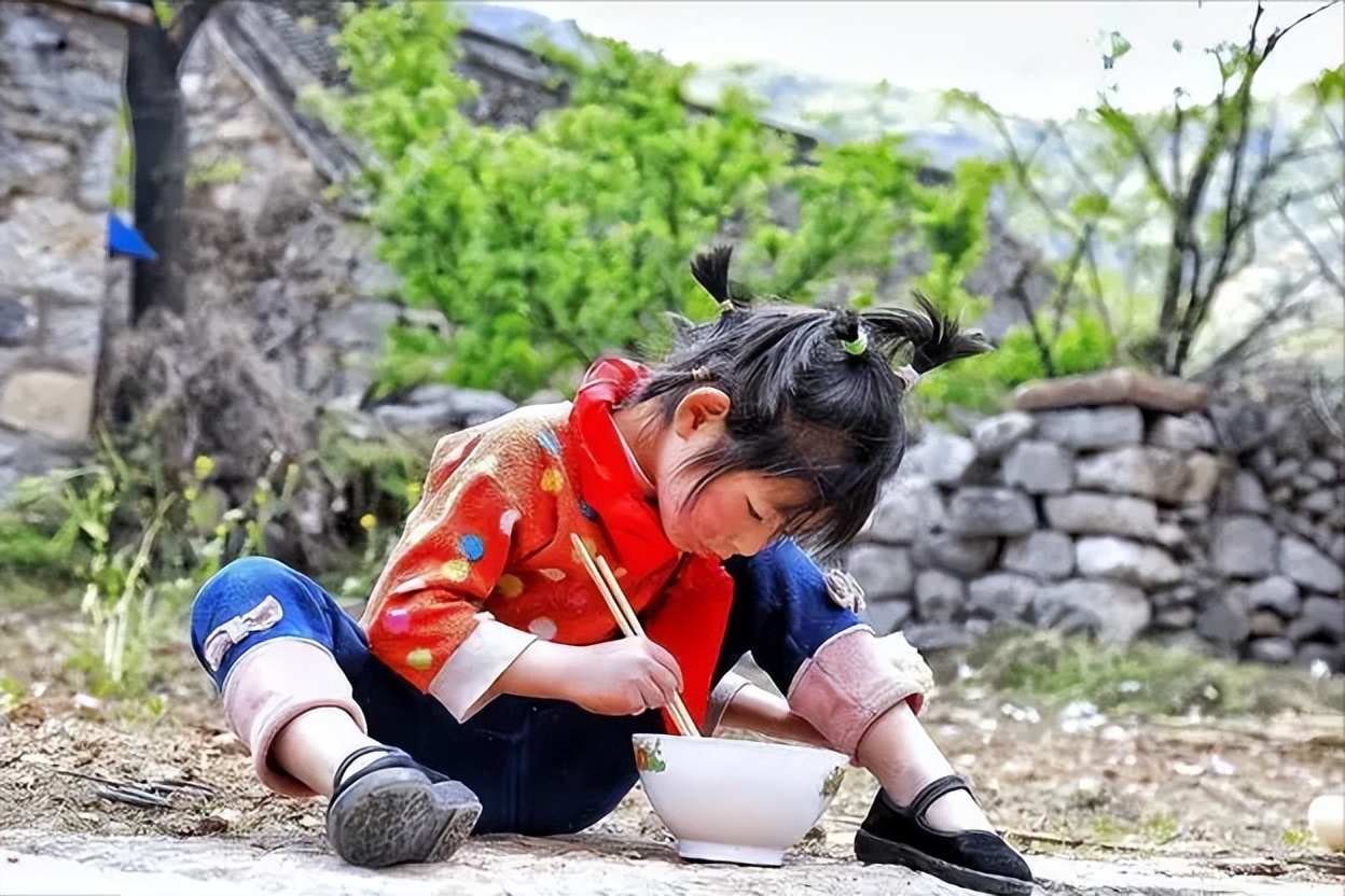 穷人不该生娃是哪个高材生说的,女大学生说穷人不该生娃