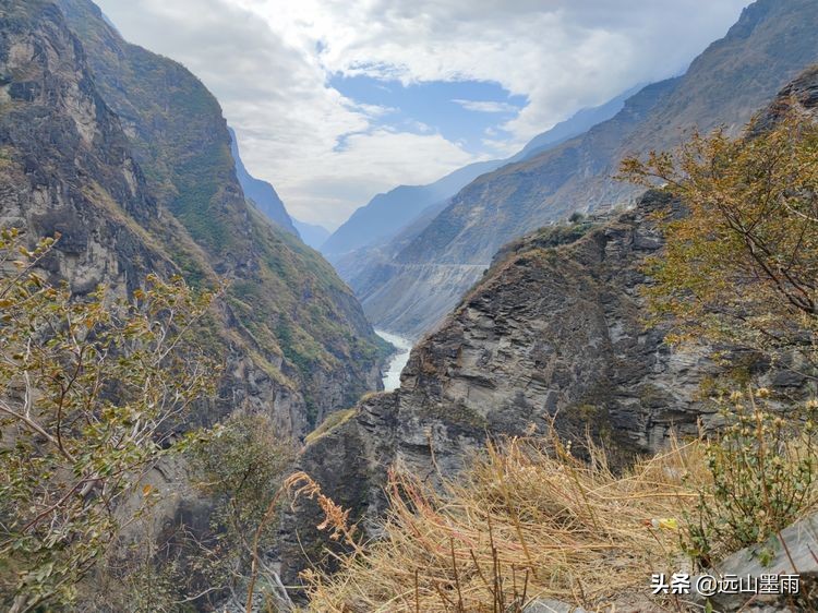 虎跳峡徒步最惊险的路段,虎跳峡高路徒步最难走路段