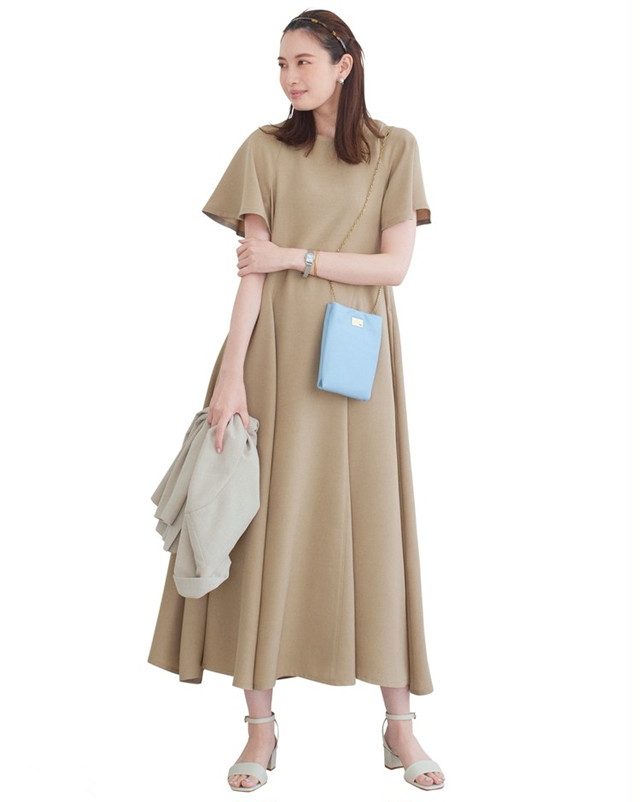 百搭运动休闲凉鞋穿搭,高跟银色凉鞋简单大方穿搭