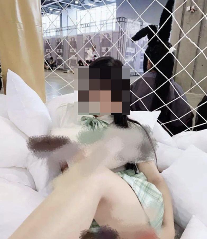 软色情，真卖肉，福利姬滚出二次元！