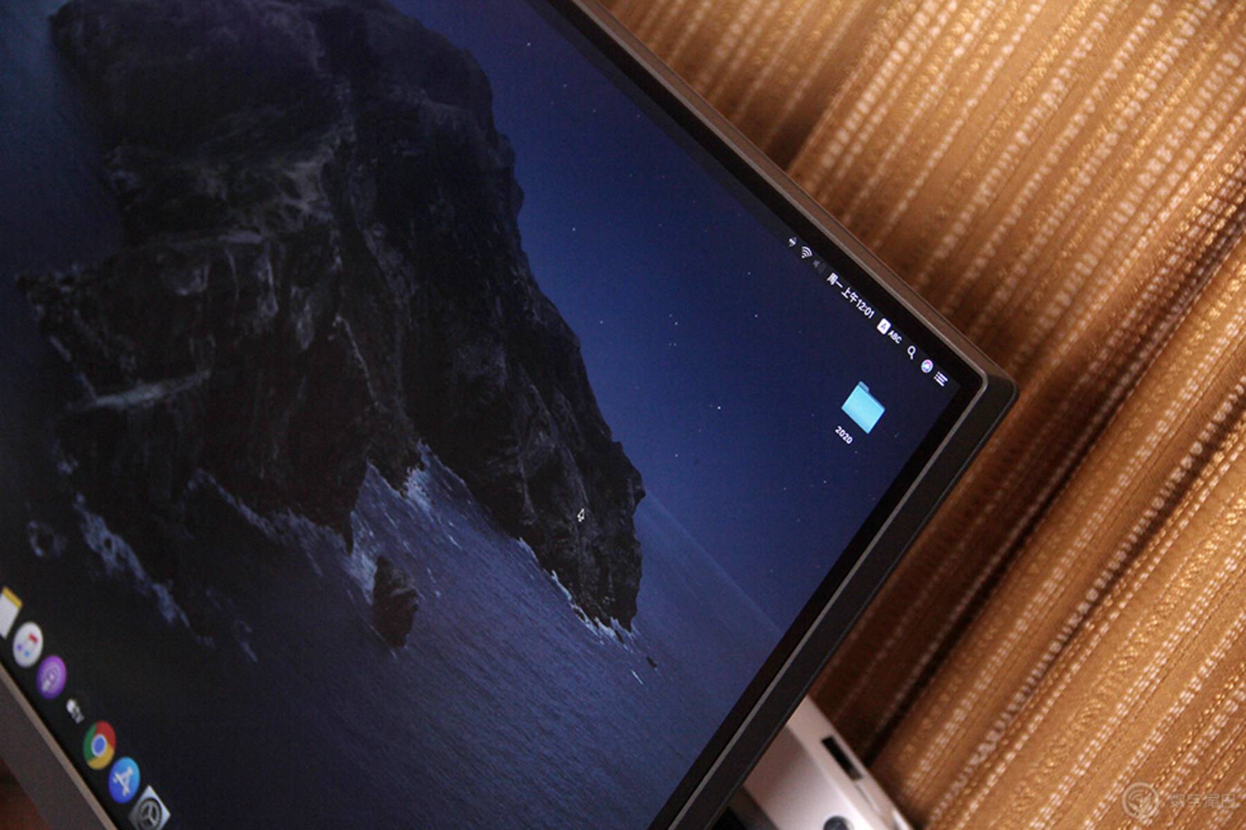 推荐几款高逼格电脑桌面,实用科技感很强的电脑桌面