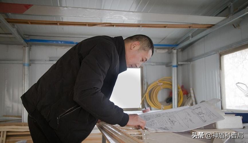 大叔花80万造飞行器,80后大叔一人挣钱养活全家