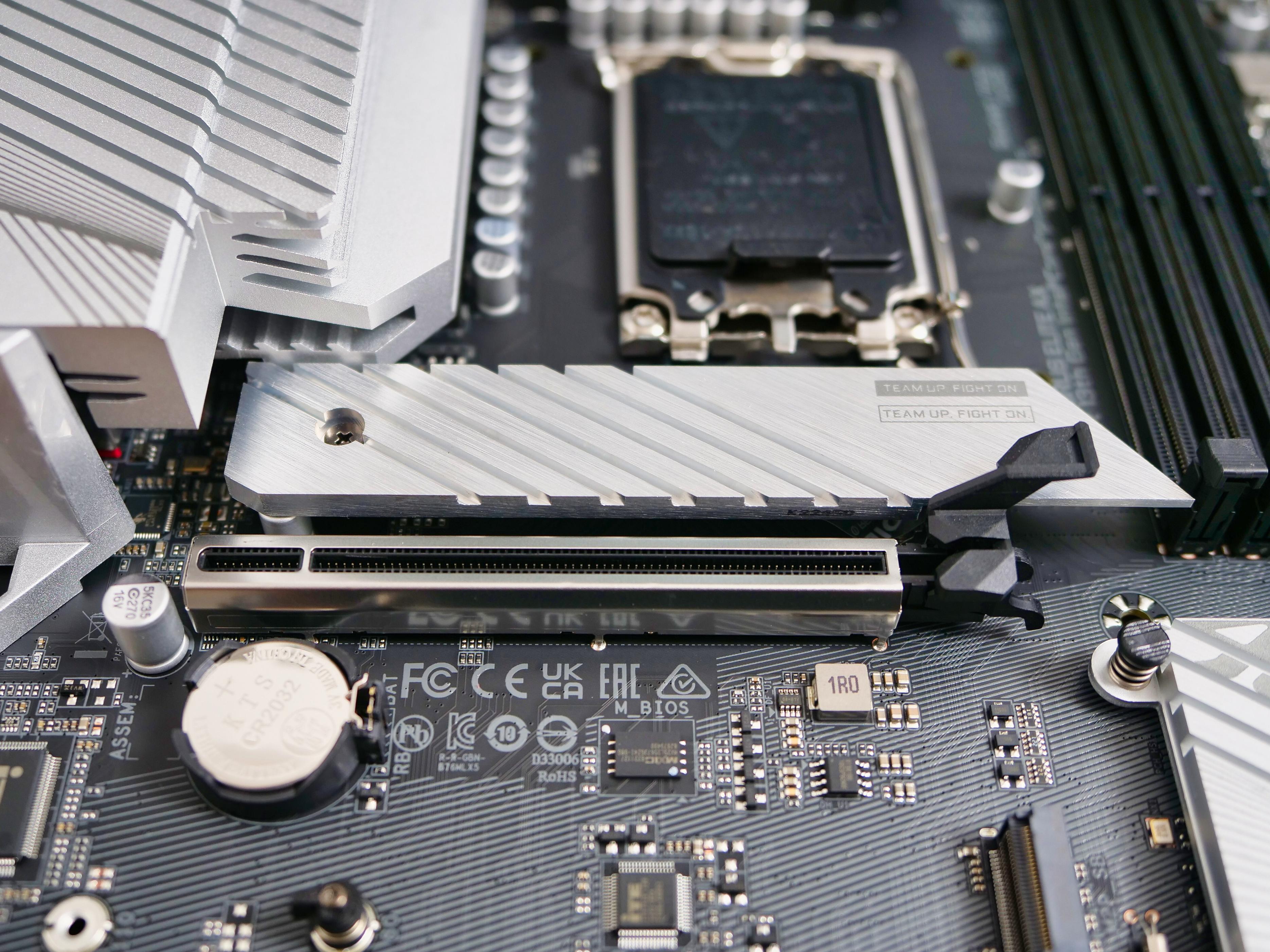 技嘉b760m小雕ddr5测试,技嘉b760mddr5小雕支持神光同步吗