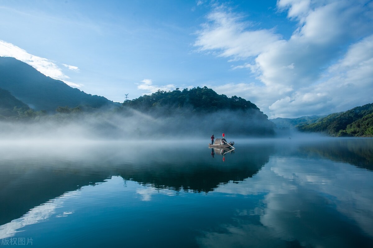 描写水面如镜的诗句,形容水清的优美诗句