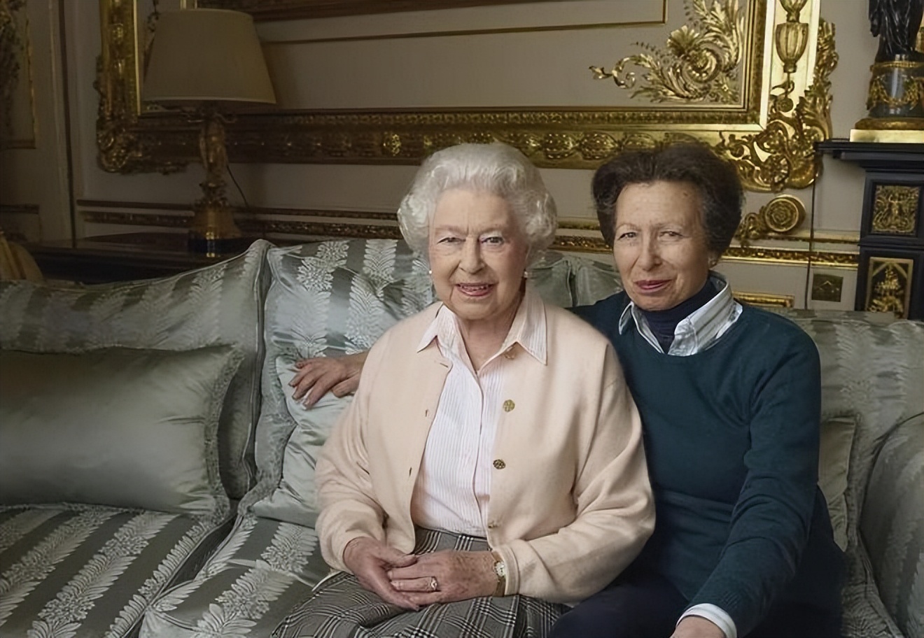 英女王哪一年去世,英女王逝世王室