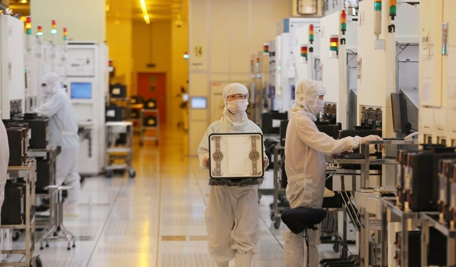 “一个技术人员都不留”！提桶跑路的美光，在怕什么？