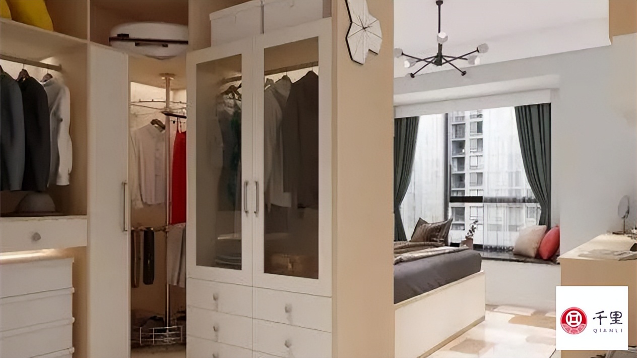 卧室临时换下衣服应该怎么收纳,卧室衣物收纳设计方案