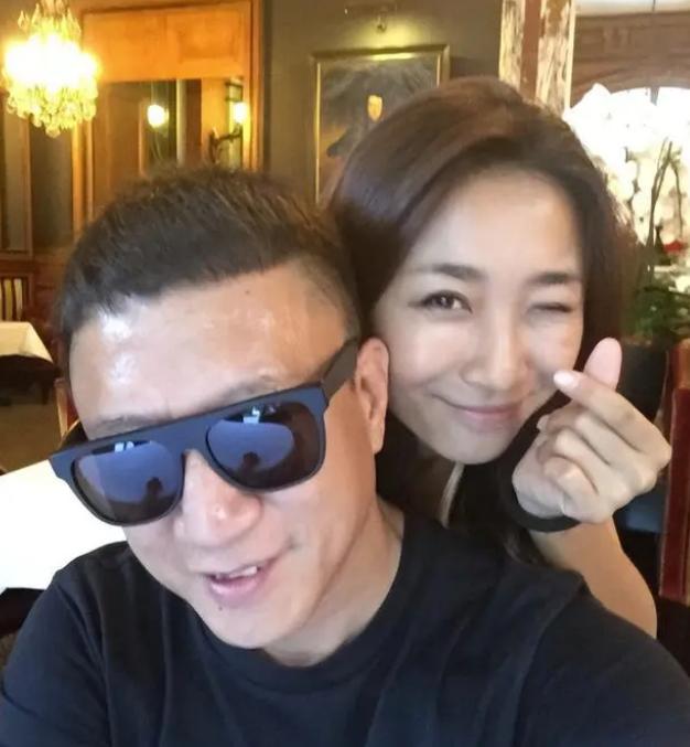 孙红雷夫妇定居澳洲？现身墨尔本闹市无人识，过亿庞大资产曝光