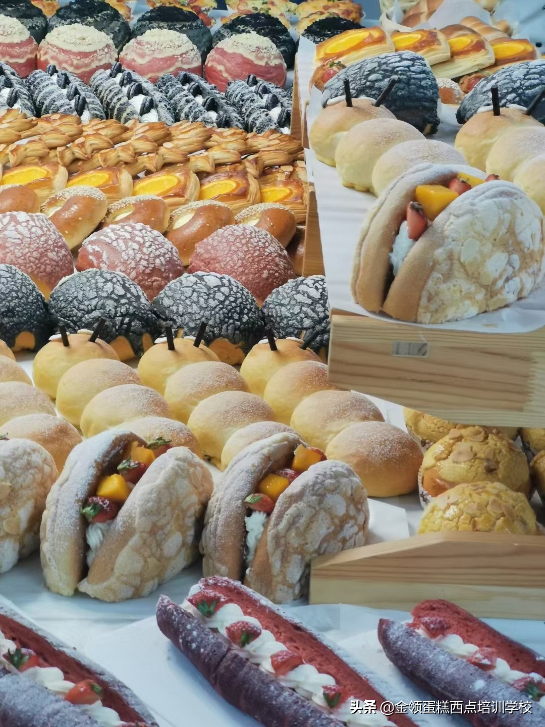 烟台西点烘焙培训学校学费多少钱,做蛋糕免费培训烘焙学徒