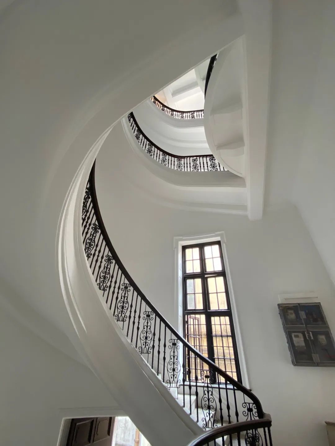 广州最美螺旋楼梯,广州超大旋转楼梯在哪