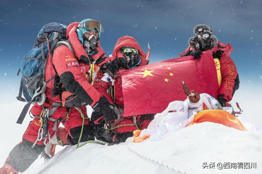西南商报：川藏登山队队长苏拉王平勇攀高峰圆梦世界之巅