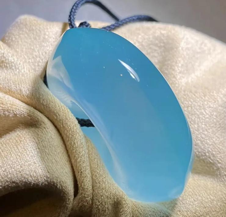 什么是蓝水翡翠,翡翠知识什么才是真正的蓝水翡翠