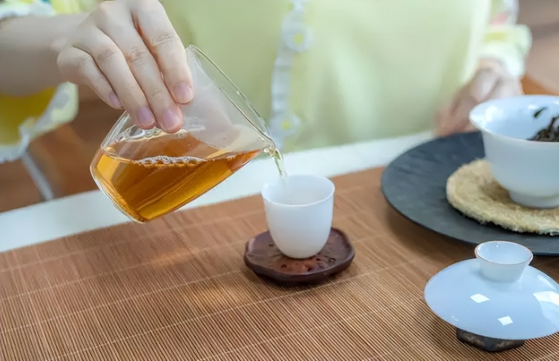 红茶绿茶哪个适合秋冬喝,冬季喝绿茶红茶时间长好吗