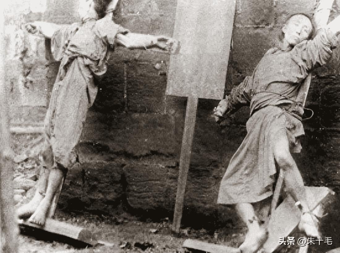 变态的纳粹德国，*光脱**犹太人女人衣服，集体*杀屠**！2