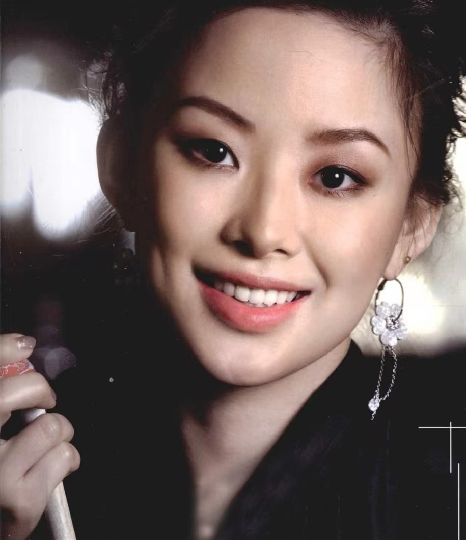 九球天后潘晓婷个人简历,38岁九球天后潘晓婷颜值惊艳全球