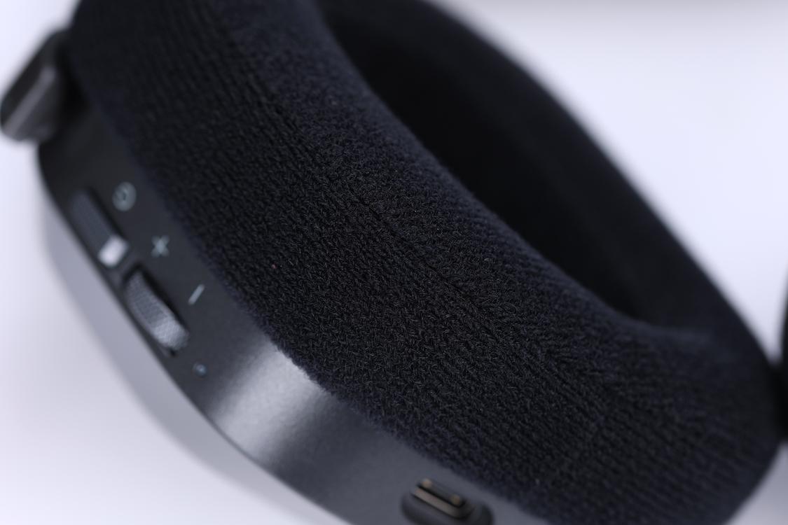 电竞游戏耳机可调节,海盗船耳机hs80max闷耳朵吗