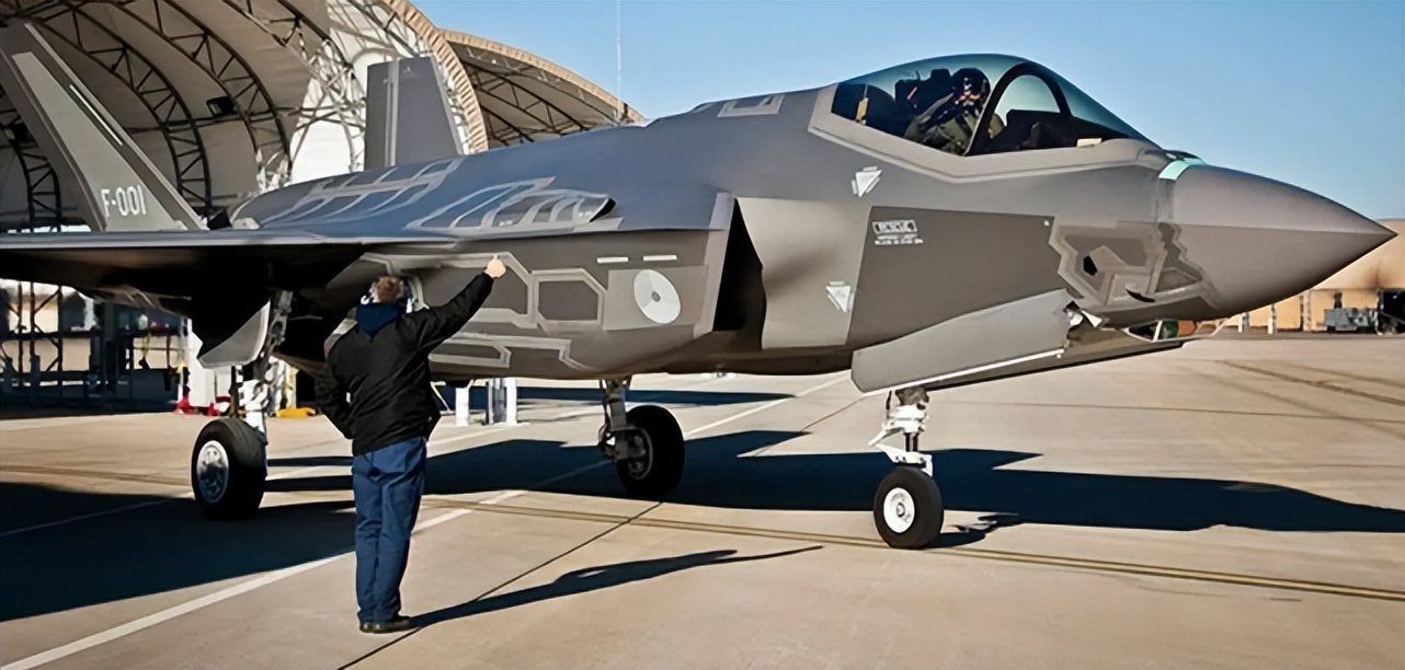 捷克订购24架美制F-35战机,f35产量最高的五代机