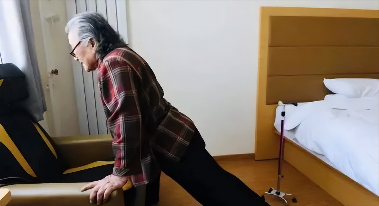 80后女孩“禁欲式”生活：不买房不租房，每月300元睡酒店，太爽了……