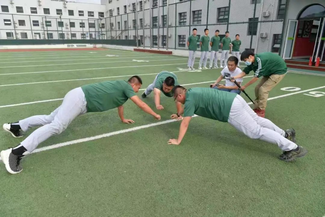 对刘畊宏的描写,刘畊宏很拽的角色